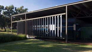 Charles Sturt University School of Dentistry. The pavilion walls are protected by LYSAGHT SPANDEK® profile cladding made from COLORBOND® Metallic steel in the colour Cortex®. 