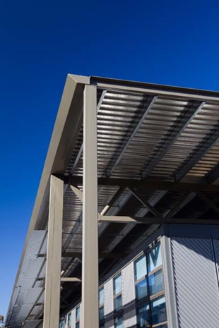 Charles Sturt University School of Dentistry. The pavilion walls are protected by LYSAGHT SPANDEK® profile cladding made from COLORBOND® Metallic steel in the colour Cortex®. 