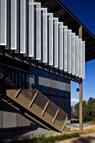Charles Sturt University School of Dentistry. The pavilion walls are protected by LYSAGHT SPANDEK® profile cladding made from COLORBOND® Metallic steel in the colour Cortex®. 