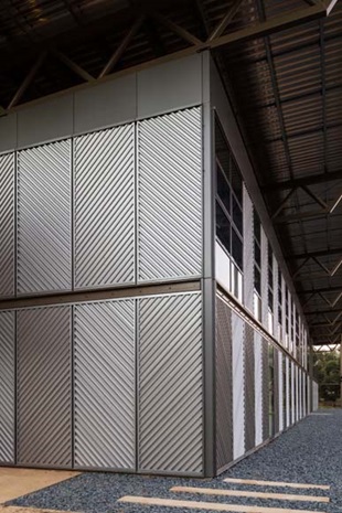Charles Sturt University School of Dentistry. The pavilion walls are protected by LYSAGHT SPANDEK® profile cladding made from COLORBOND® Metallic steel in the colour Cortex®. 