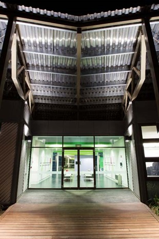 Charles Sturt University School of Dentistry. The pavilion walls are protected by LYSAGHT SPANDEK® profile cladding made from COLORBOND® Metallic steel in the colour Cortex®. 