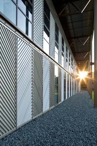 Charles Sturt University School of Dentistry. The pavilion walls are protected by LYSAGHT SPANDEK® profile cladding made from COLORBOND® Metallic steel in the colour Cortex®. 