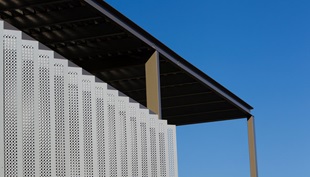 Charles Sturt University School of Dentistry. The pavilion walls are protected by LYSAGHT SPANDEK® profile cladding made from COLORBOND® Metallic steel in the colour Cortex®. 