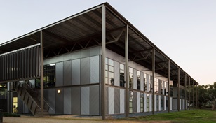 Charles Sturt University School of Dentistry. The pavilion walls are protected by LYSAGHT SPANDEK® profile cladding made from COLORBOND® Metallic steel in the colour Cortex®. 