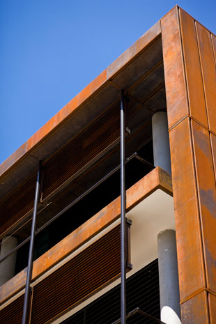 The new Queanbeyan Government Service Centre cladding is made from BlueScope XLERPLATE LITE™ HW350 steel, custom folded using the sheet dimensions.