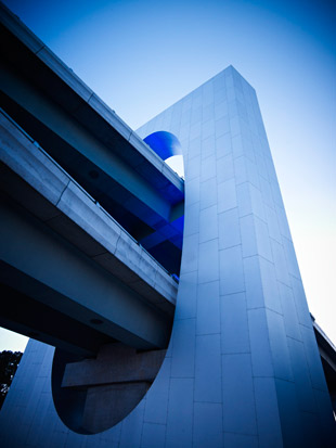 Beams made from XLERPLATE® steel were at the heart of West Gate Freeway off-ramps, Melbourne, installed over roads, tram tracks and businesses.