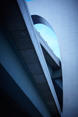 The XLERPLATE® steel girders were fabricated to align with the rising or falling, as well as curving, off-ramps. 
