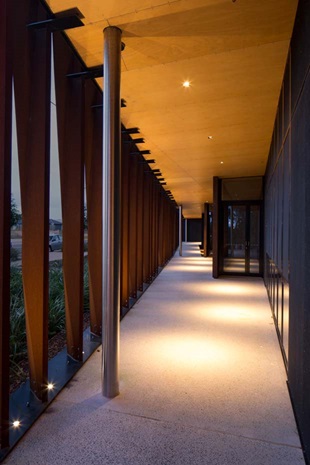 Fitzgibbon Community Centre uses cladding made from BlueScope XLERPLATE® weathering steel and roofing made from LYSAGHT LONGLINE 305® in ZINCALUME® steel.