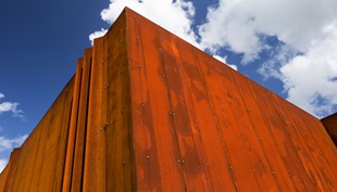 Fitzgibbon Community Centre uses cladding made from BlueScope XLERPLATE® weathering steel and roofing made from LYSAGHT LONGLINE 305® in ZINCALUME® steel.
