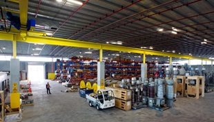 The roof made from COLORBOND® steel is suspended below the curving roof trusses, which reduced the external wall area by about 900m2 to achieve significant cost savings.