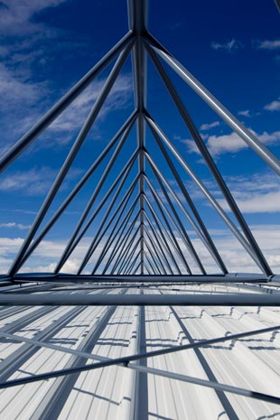 The roof made from COLORBOND® steel is suspended below the curving roof trusses, which reduced the external wall area by about 900m2 to achieve significant cost savings.